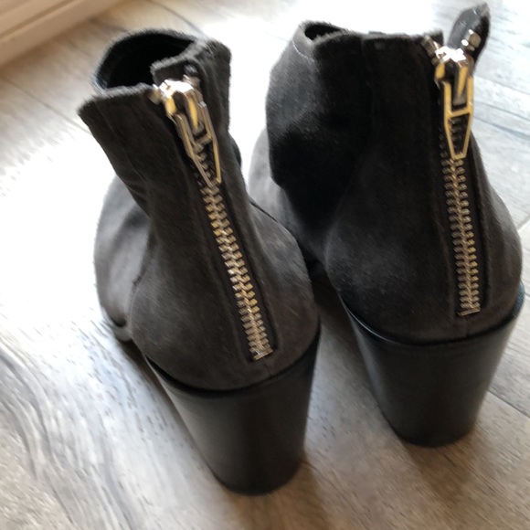 Dark Grey suede Dolce Vita Bootie Size 6 - Picture 3 of 7
